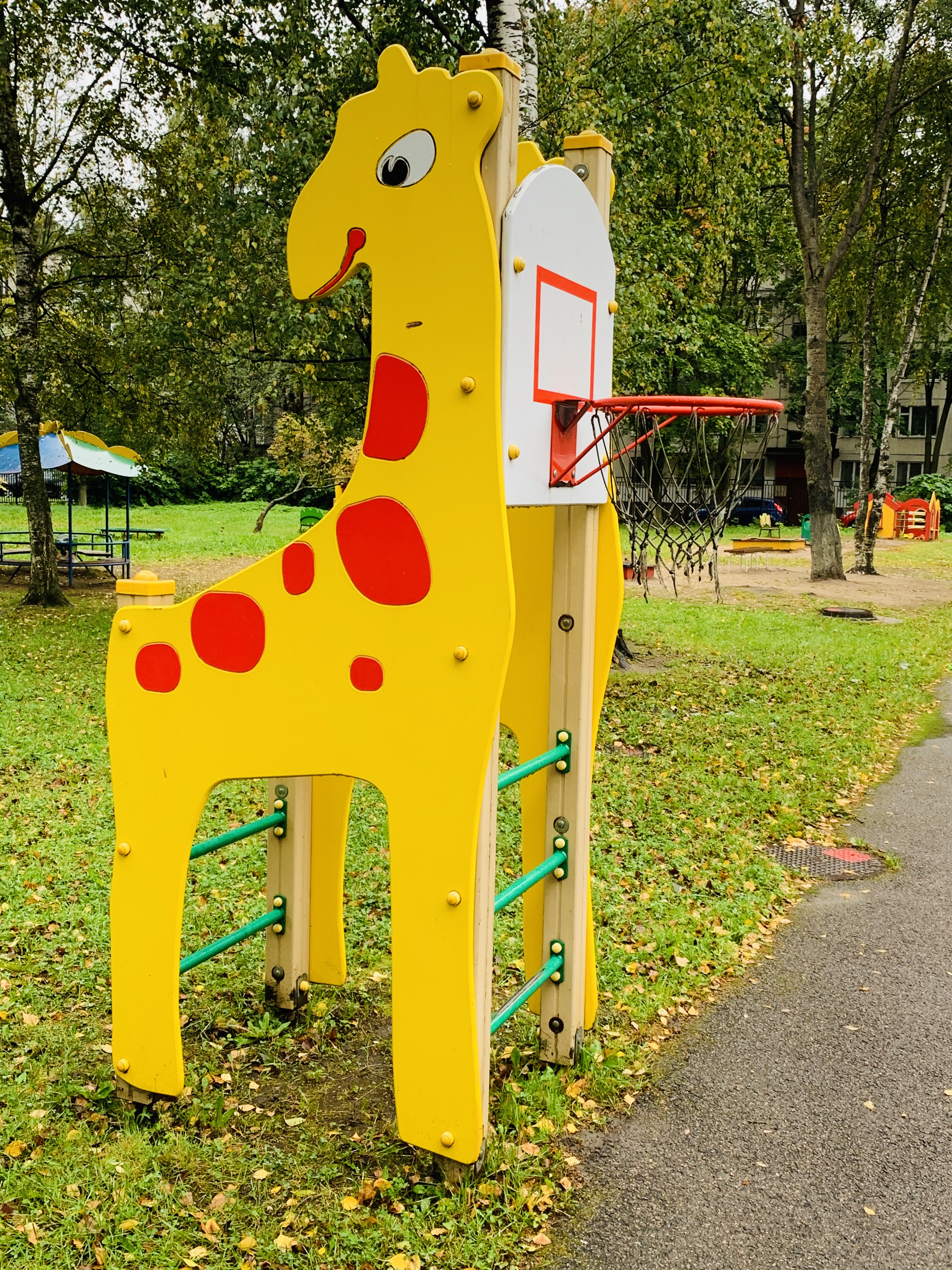 Уличное спортивное игровое обрудование на игровых участках 3