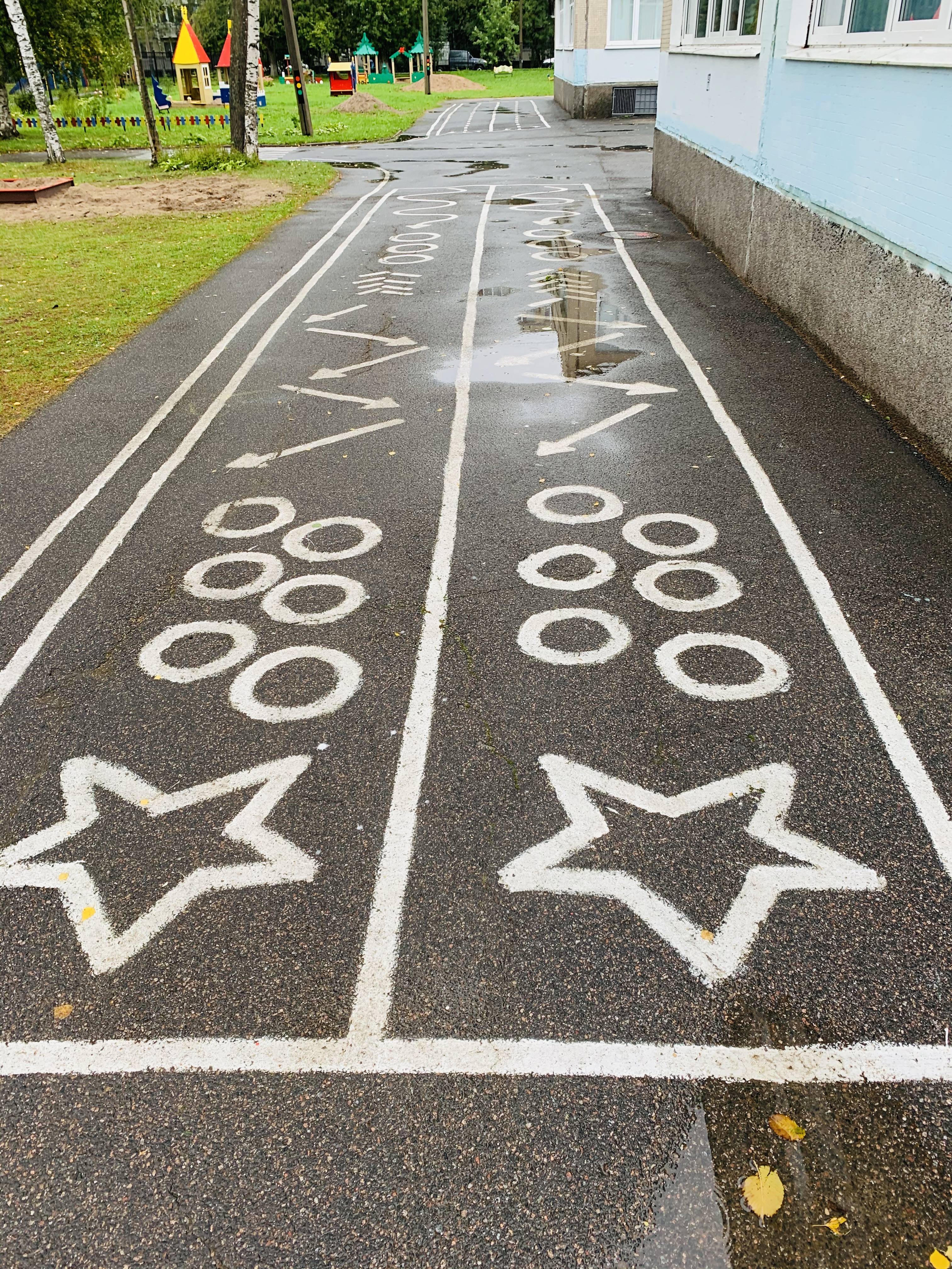 Уличное спортивное игровое обрудование на игровых участках разметка на асфальте 3